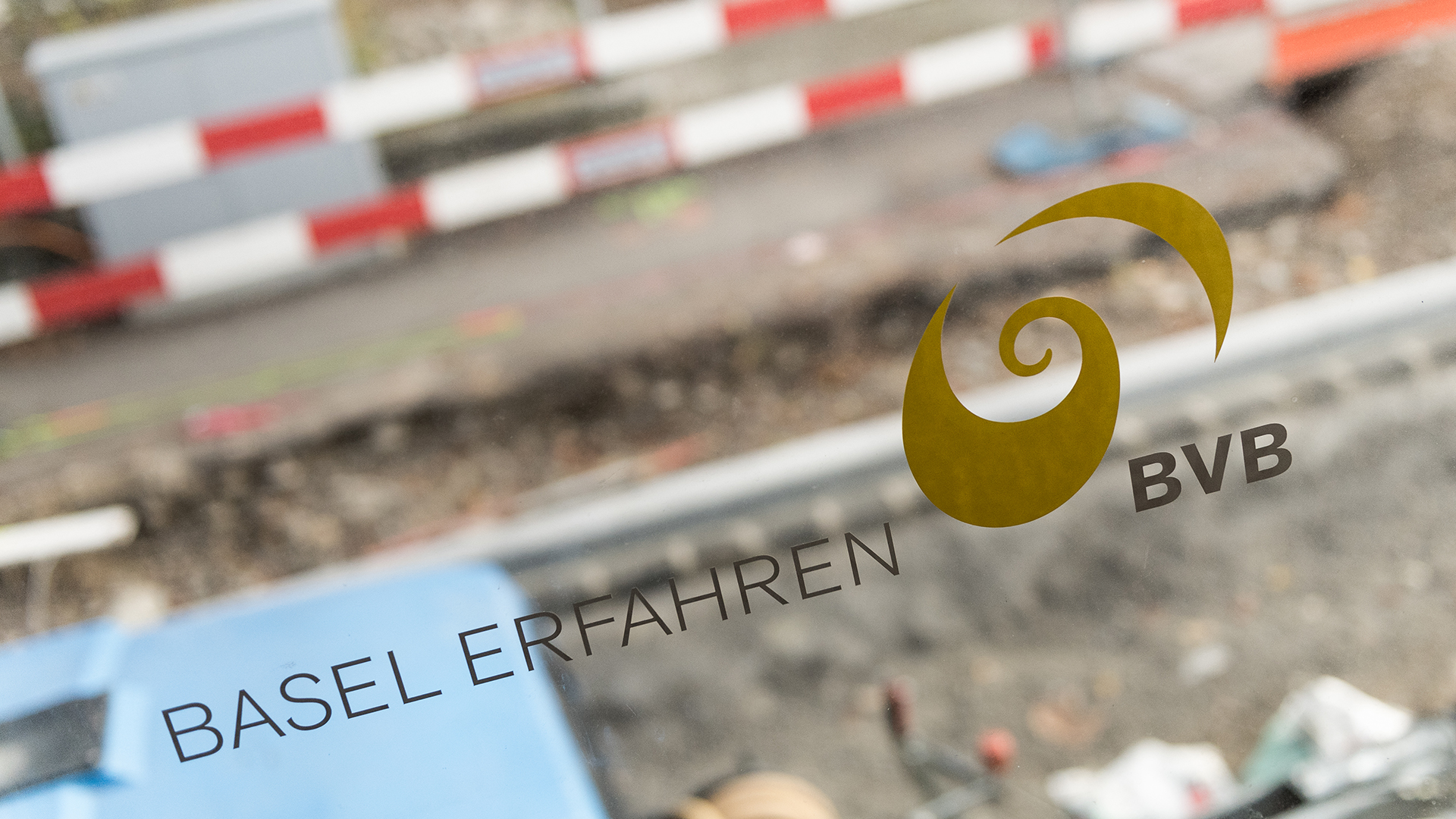#caption2 Gleiserneuerungsarbeiten zwischen Muttenz und Pratteln