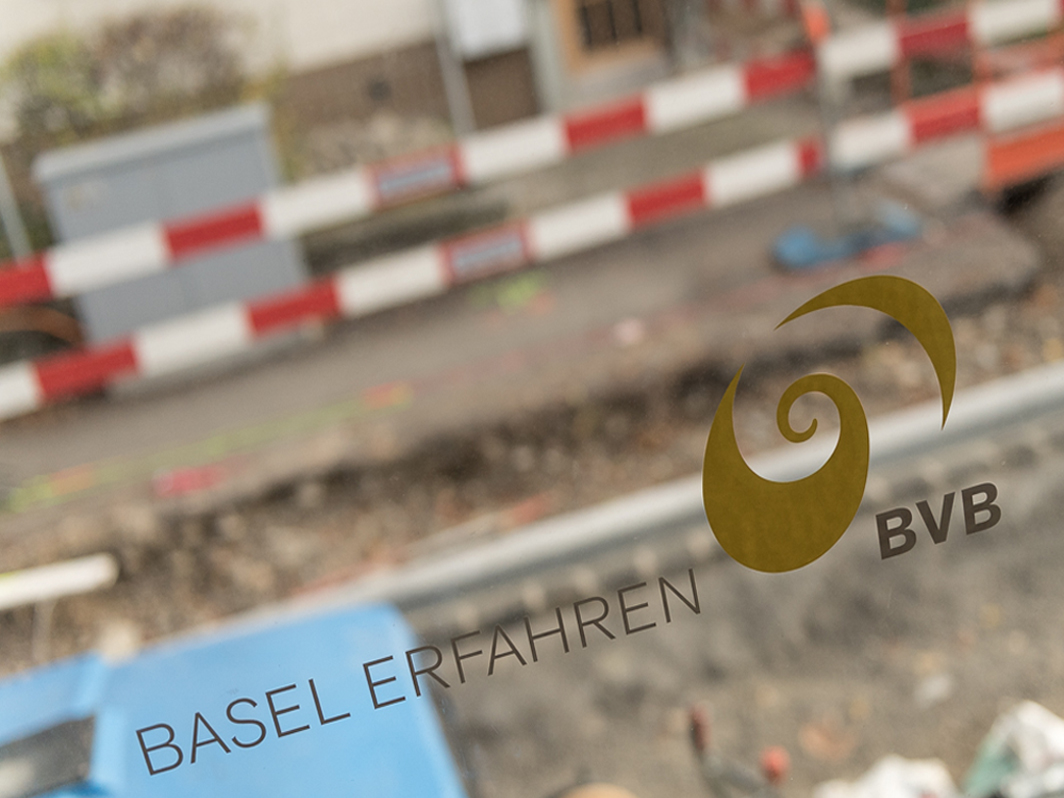 #caption2 Umleitung Tramlinie 6: Bauarbeiten in der Austrasse