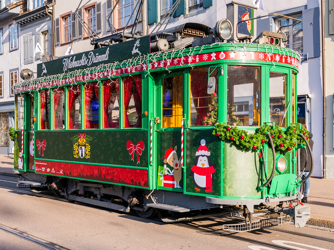 #caption1 Mit dem Wiehnachts-Drämmli durch das vorweihnachtliche Basel