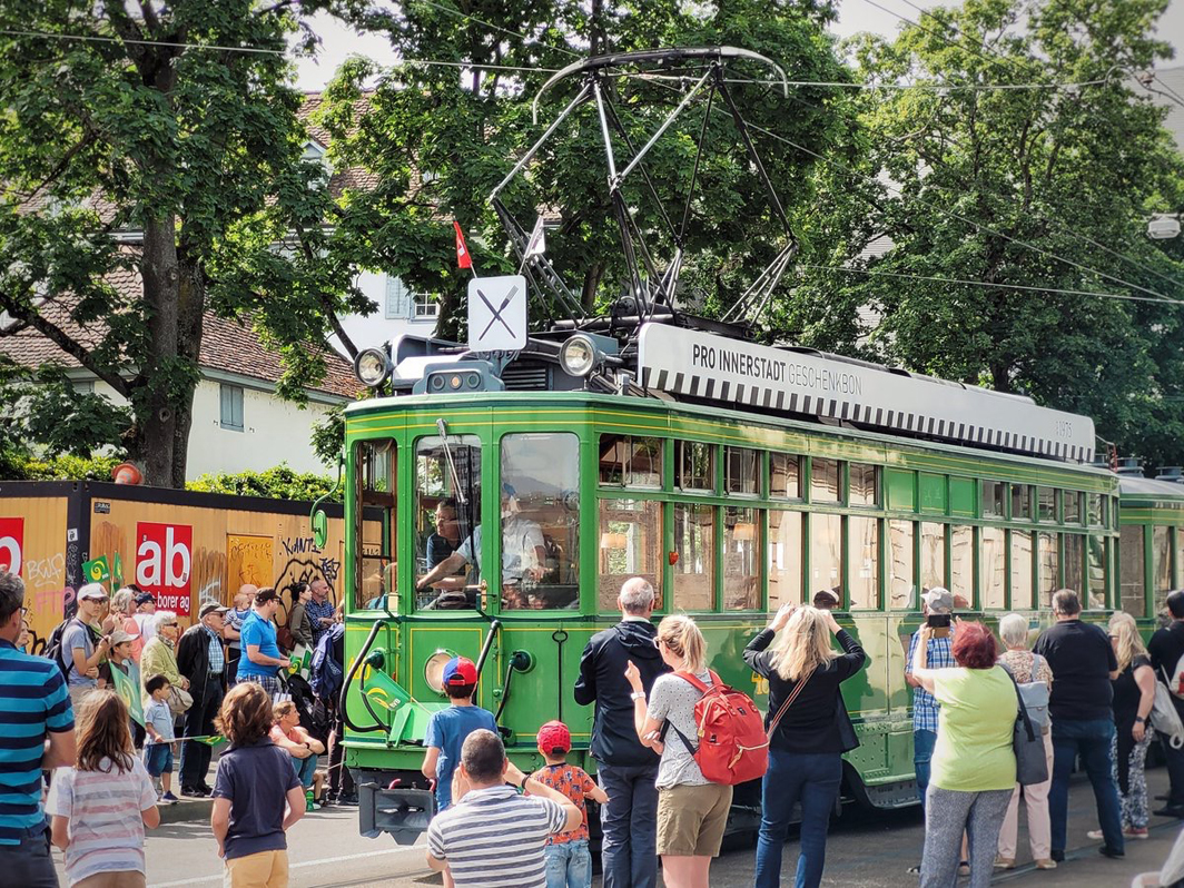 #caption2 Lust auf eine Fahrt im Oldtimer-Drämmli?