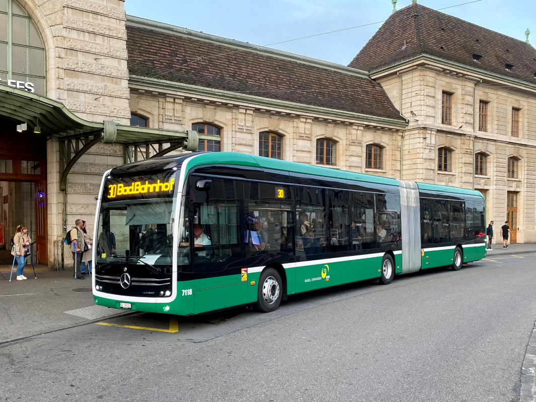 #caption4 Geglückter Start der E-Gelenkbusse