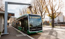 E-Gelenkbus eCitaro G (Daimler Buses Schweiz AG) bei der Gelegenheitsladestation Kleinhüningen