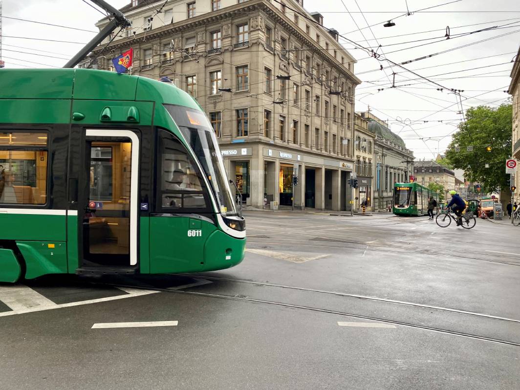 #caption2 Die Gleisanlagen bei der Kreuzung Bankverein sind erneuert
