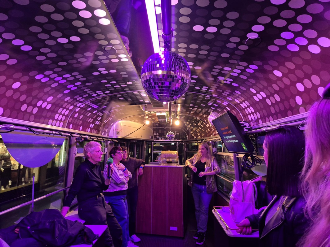 #caption0 Sing dich durch Basel – im Karaoke-Drämmli!