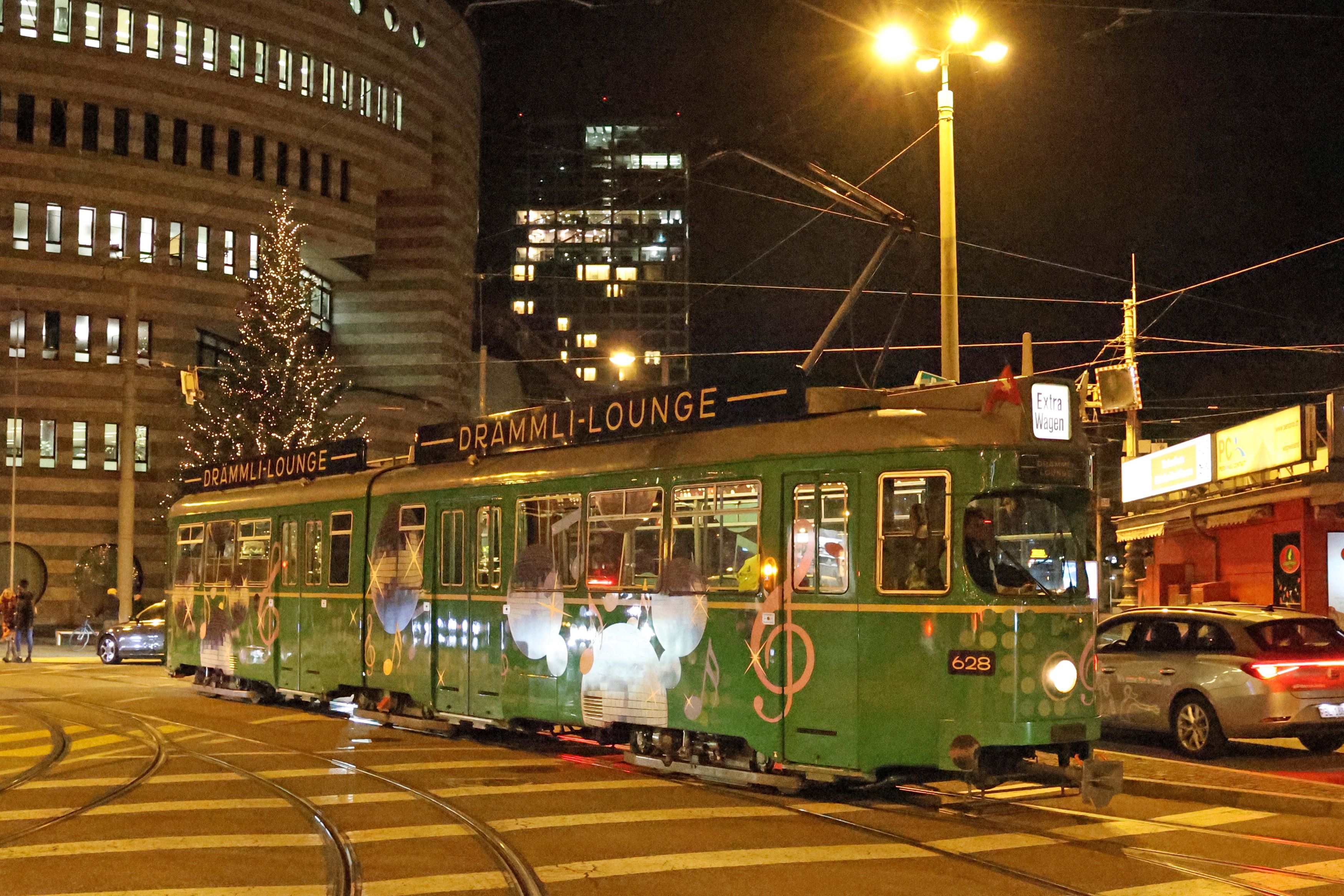 Sing dich durch Basel – im Karaoke-Drämmli!