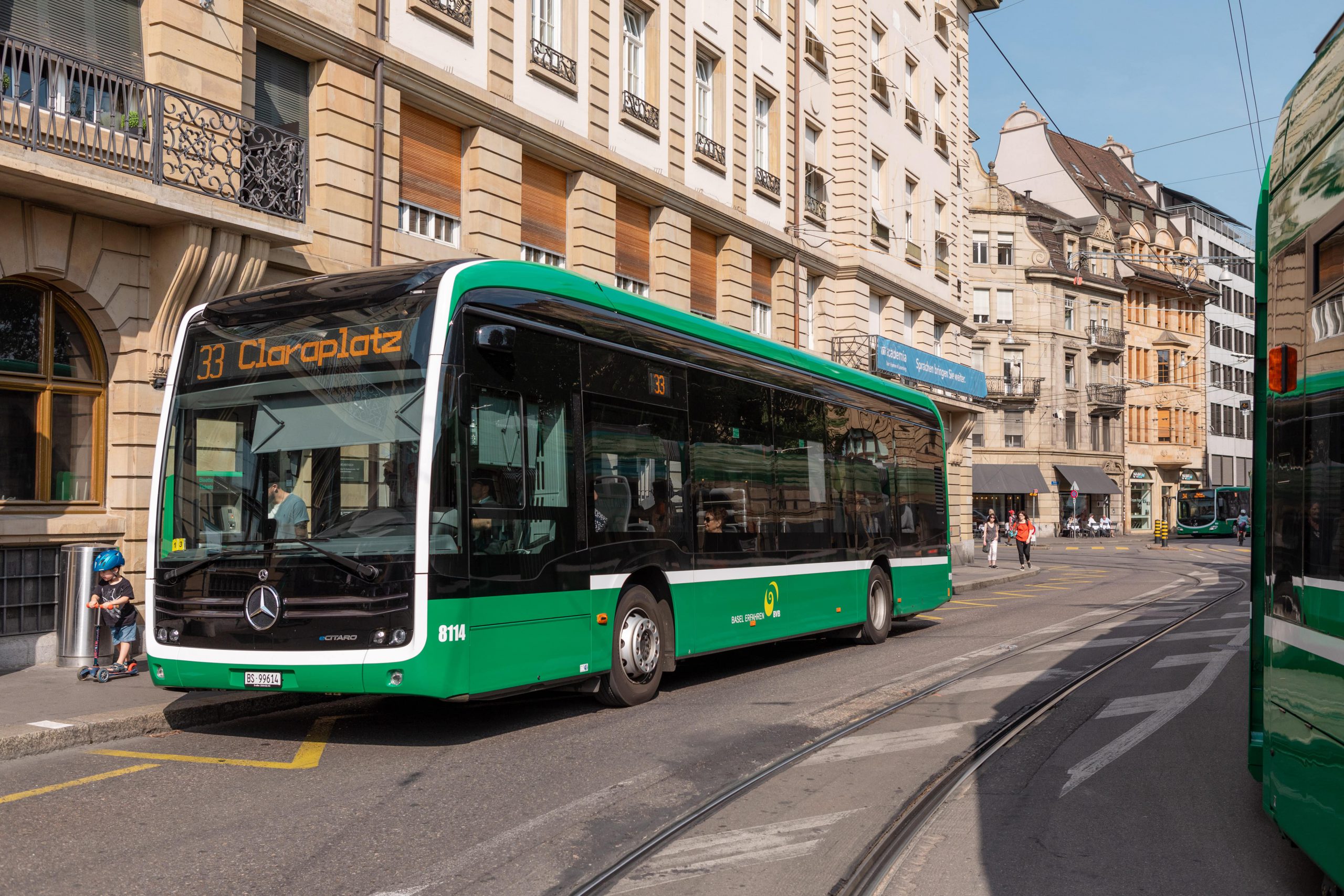 E-normal bus eCitaro (Daimler Buses Schweiz AG) at Schifflände