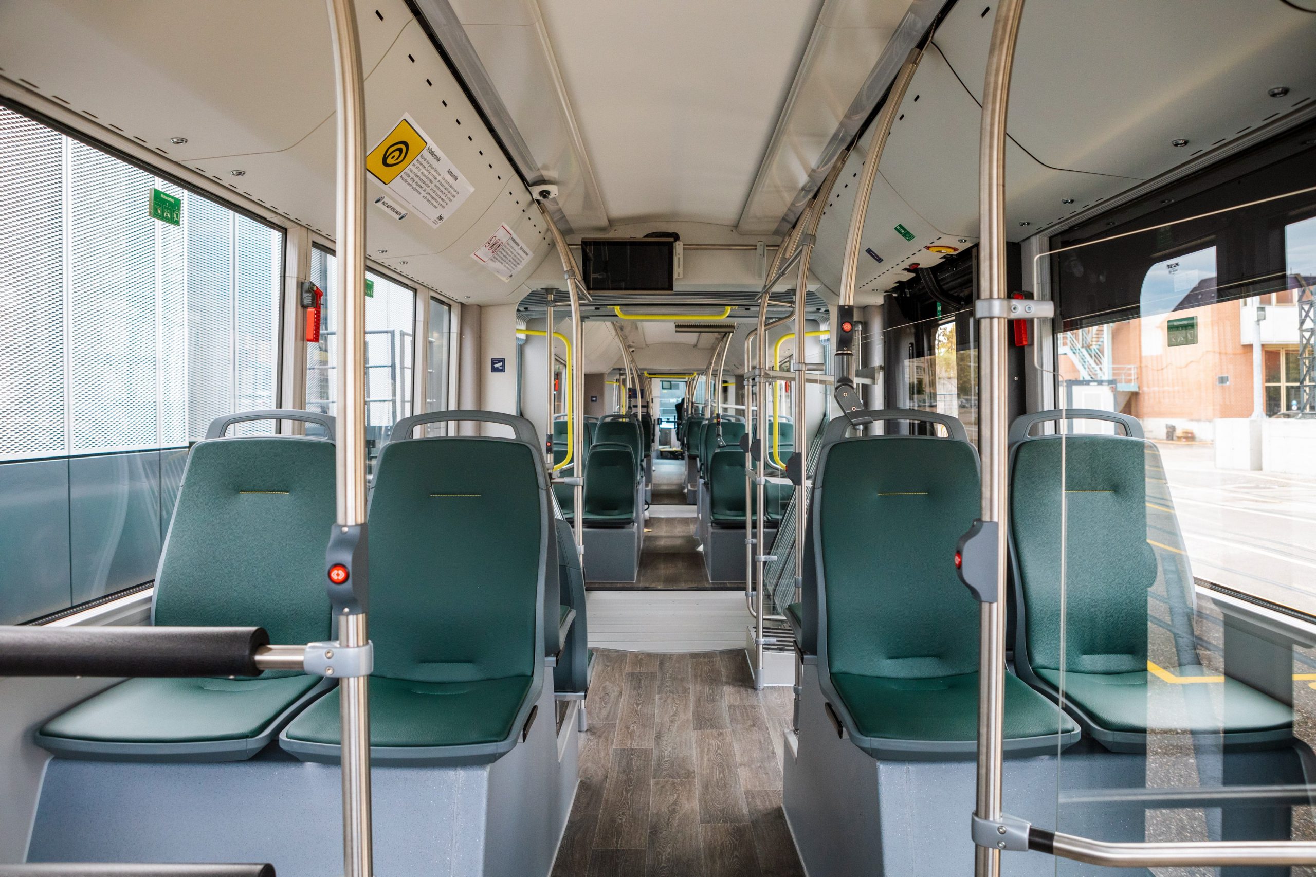 Bus E à double articulation lighTram (HESS), vue de l’intérieur