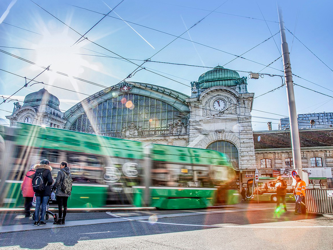 #caption0 Erneuerung Gleise und Haltestellen Centralbahnplatz